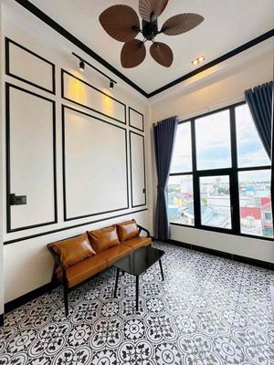 Rent a new full interior room 100% - a cool window at the center