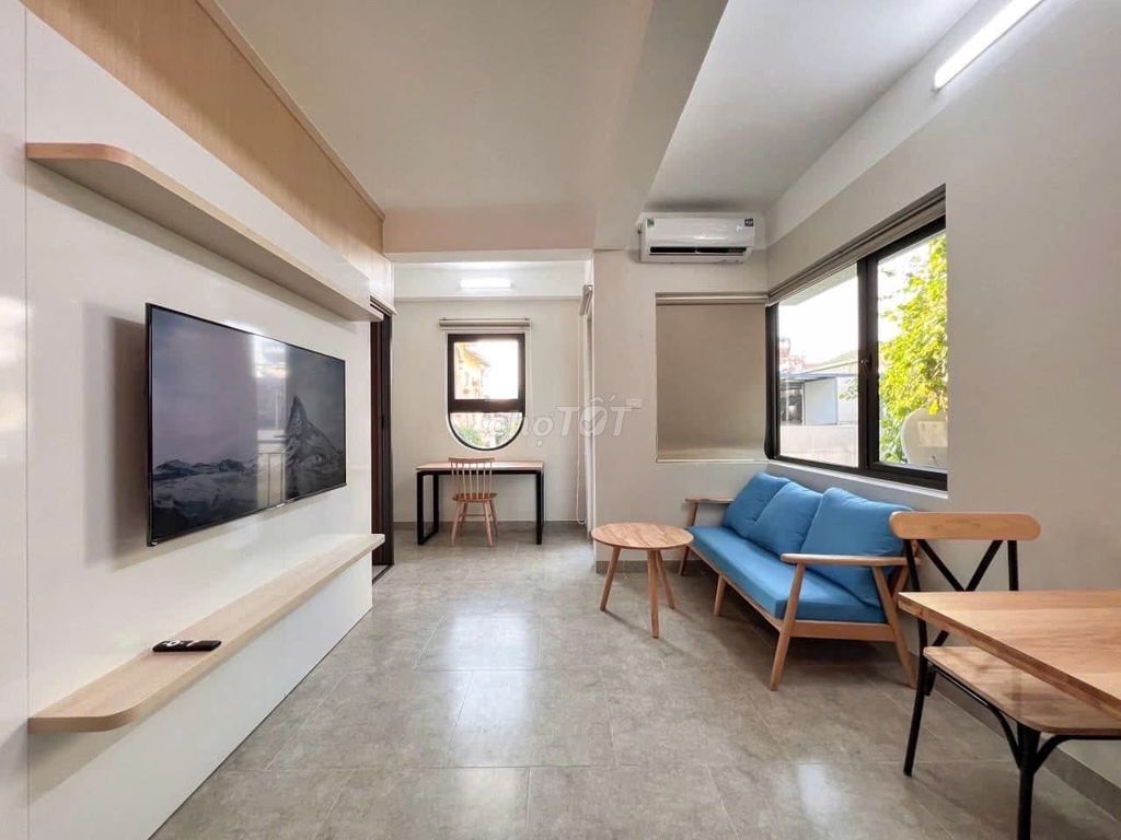 Rent the apartment. First base bedroom. The ceiling.