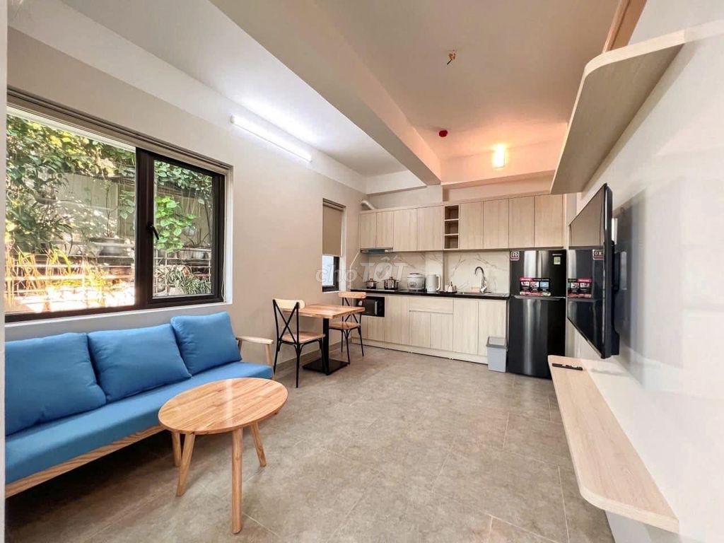 Rent the apartment. First base bedroom. The ceiling.