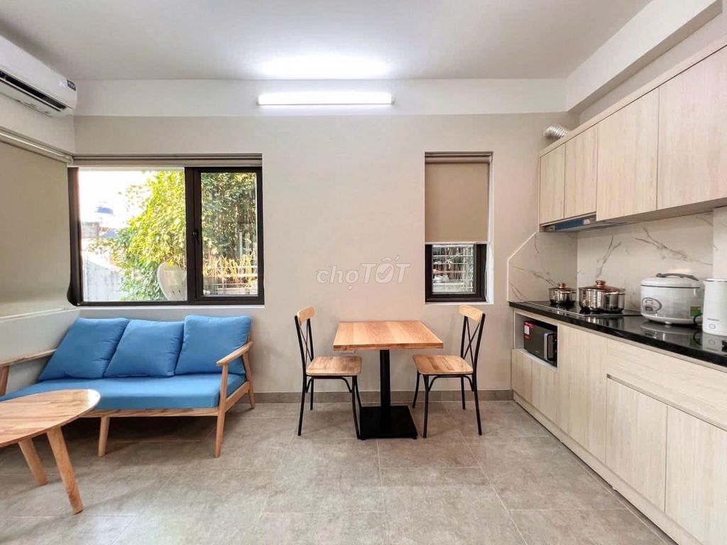 Rent the apartment. First base bedroom. The ceiling.