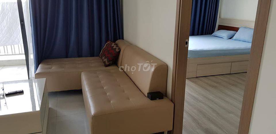 Three bedrooms five minutes to District 1, port, balcony, quiet.