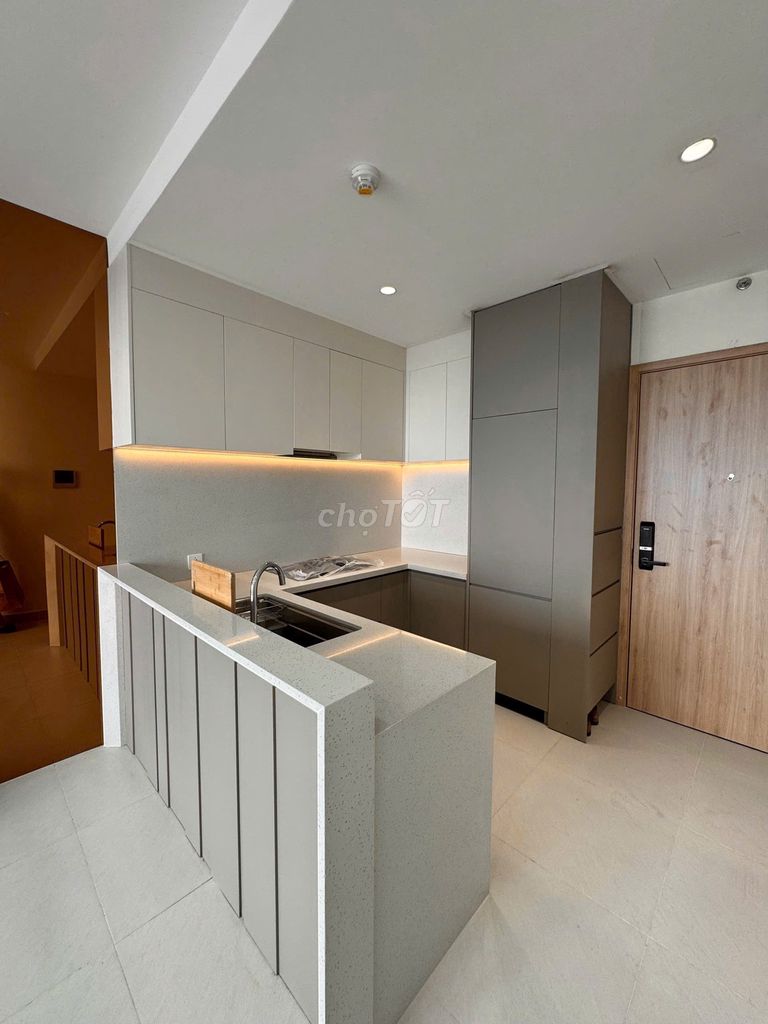 Rent apartment three aurora district 8 for 11 million, 2 bedrooms at 9.5 million.