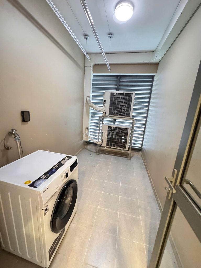 Three bedrooms, three toilets, two balconys, VVop The Gold View, high-end interiors, right now.