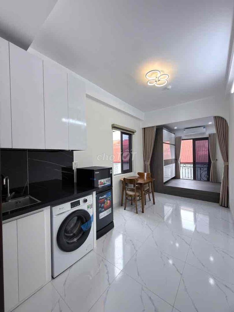 The new Studio Services System is only 8 million high-end furniture.