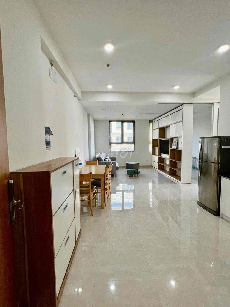 Rent three bedrooms, three toilets, eight to five million a month.