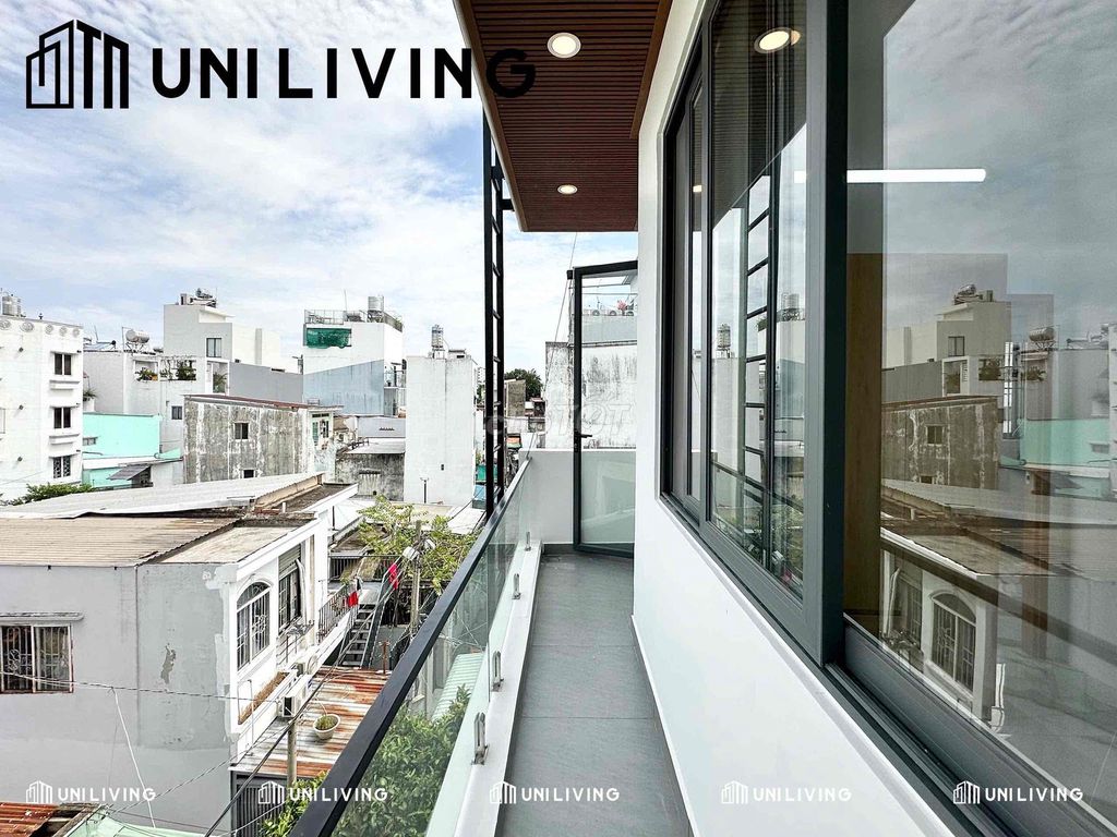 Open two balcony bedrooms. 100 percent of the blue strips.