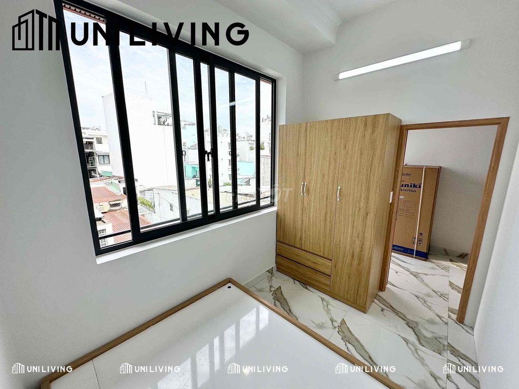 Open two balcony bedrooms. 100 percent of the blue strips.