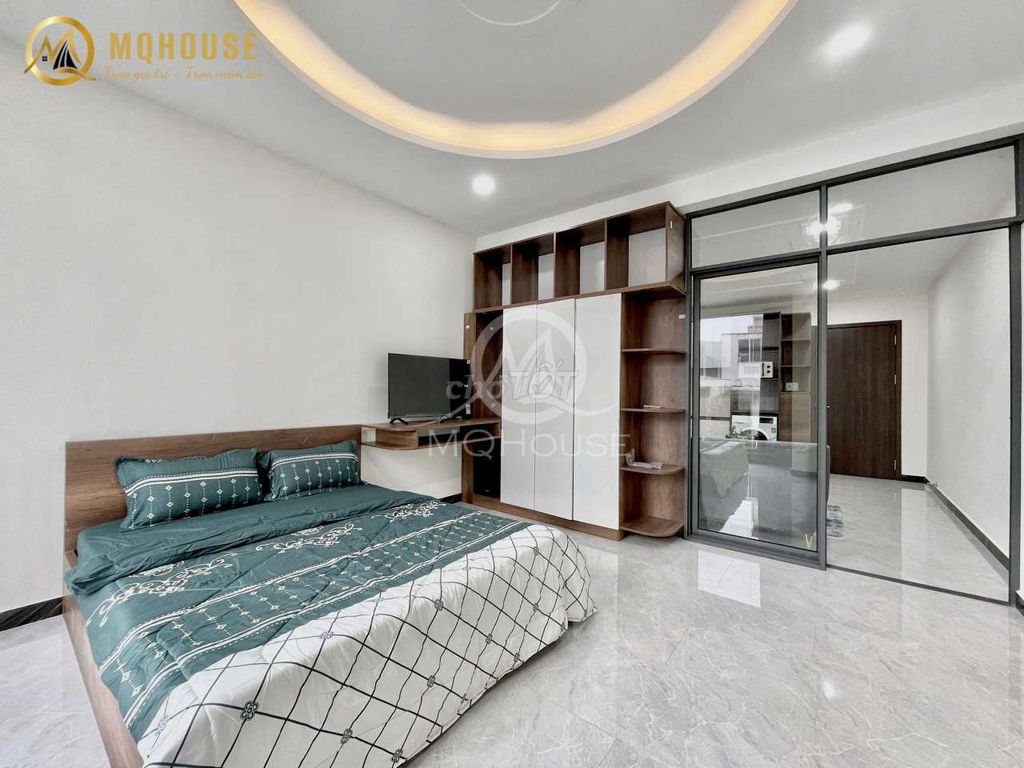 One bedroom. One balcony suite. The elevator at the seven o'clock.