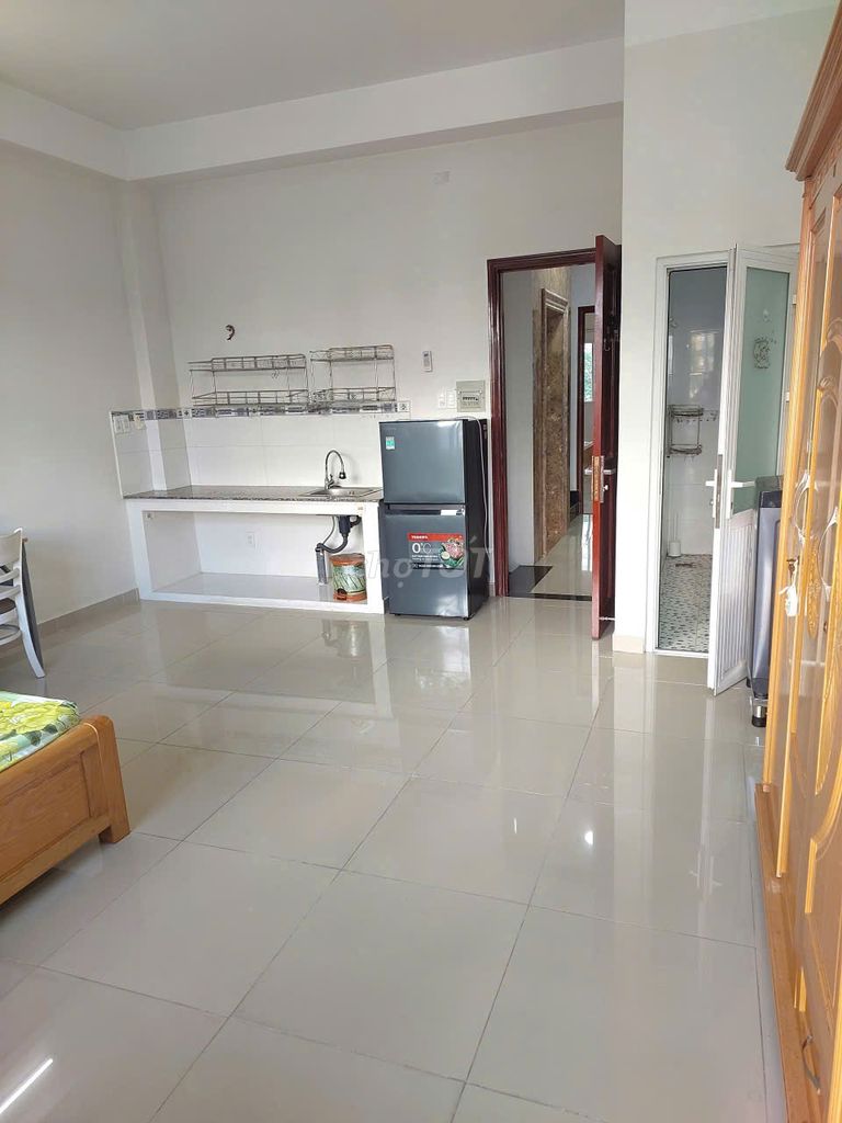 Rent the room with the balcony 35 M2, District 2 diamond island.
