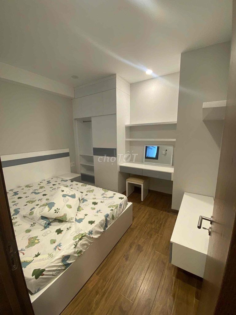 The contract for the Goldview two bedrooms. A nice bathroom, 17.5 million a month.