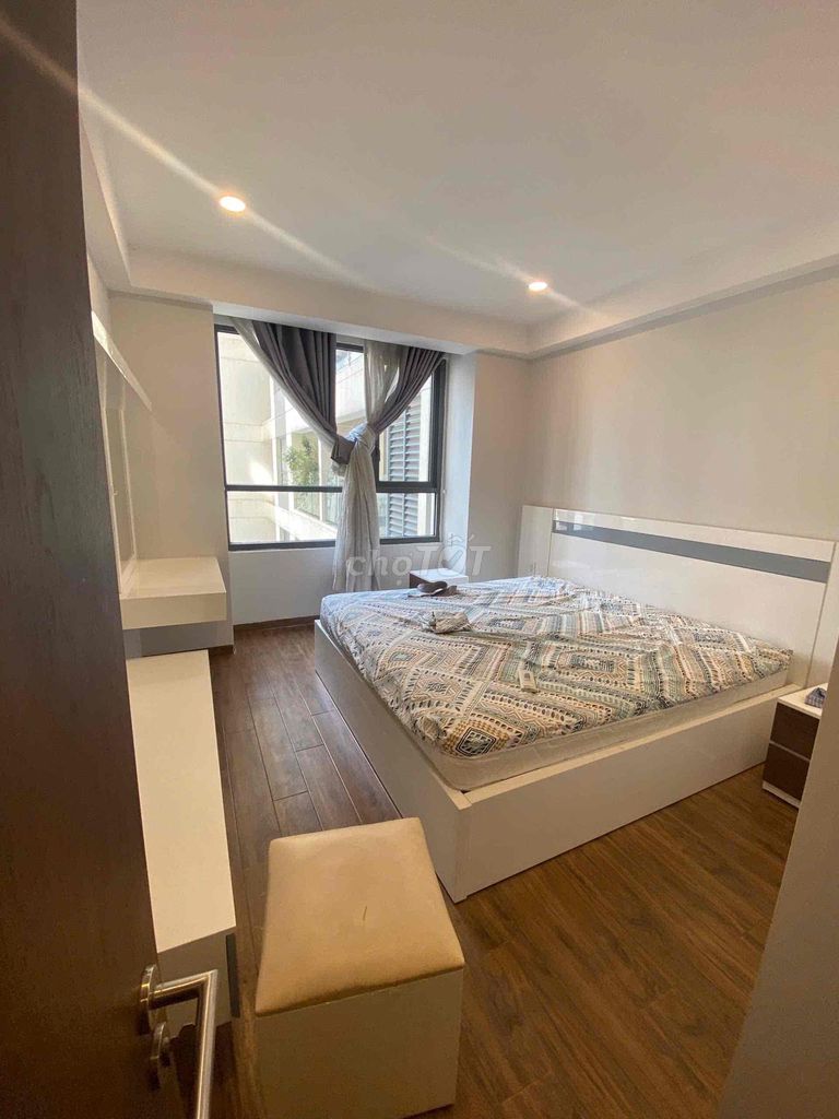The contract for the Goldview two bedrooms. A nice bathroom, 17.5 million a month.