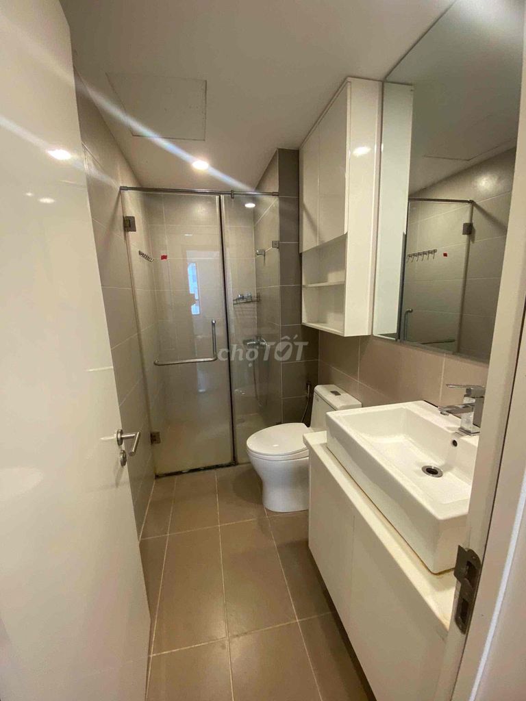 The contract for the Goldview two bedrooms. A nice bathroom, 17.5 million a month.