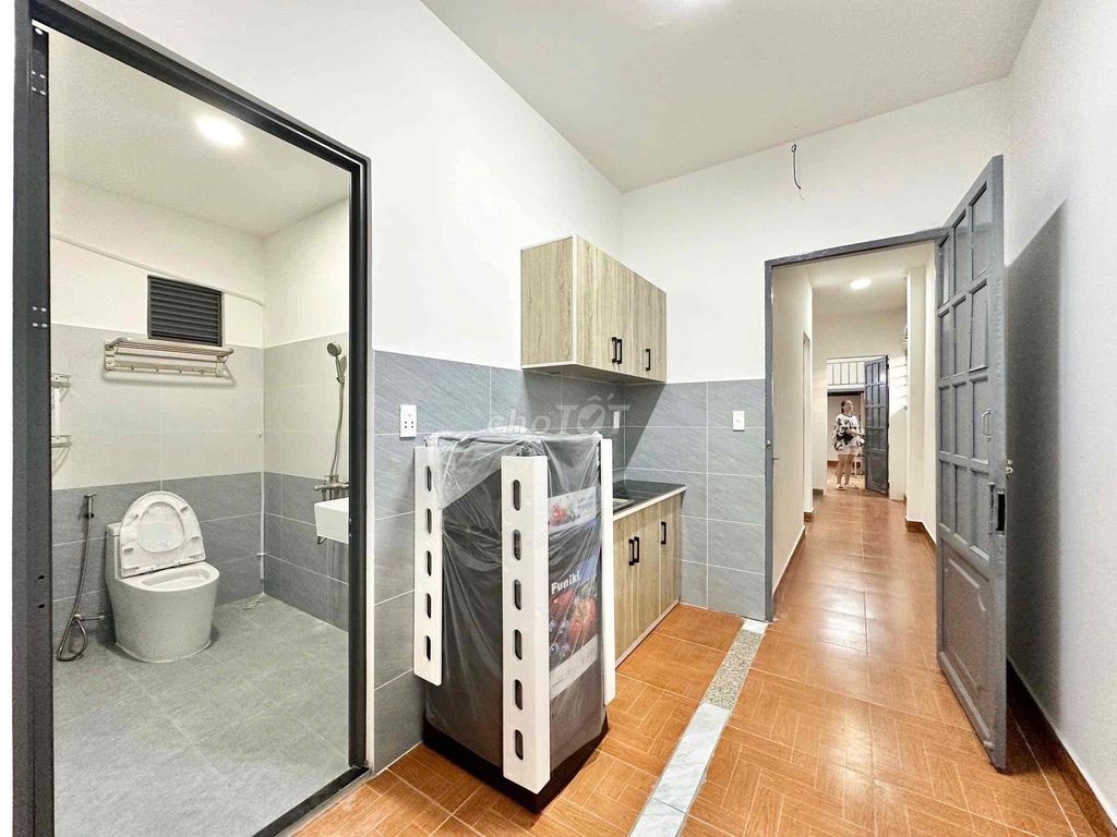 A full-salt balcony bedroom right around the corner.