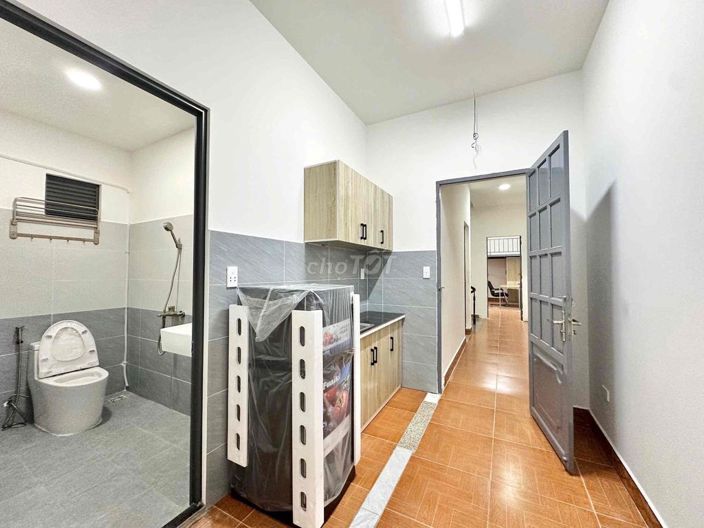 A full-salt balcony bedroom right around the corner.