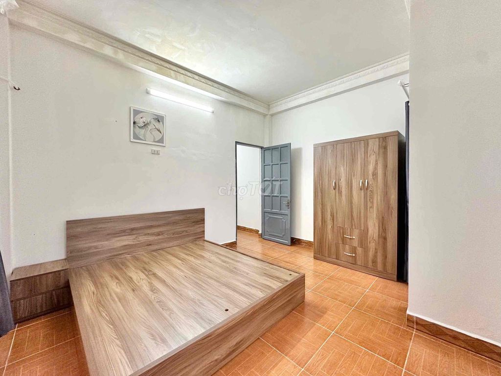 A full-salt balcony bedroom right around the corner.