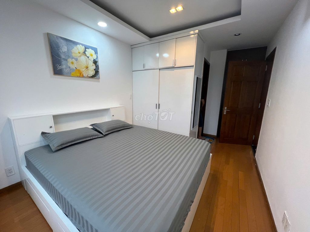 Very rare! Only 14 million-- 2 bedrooms 2 Sky Center Phổ Quang toilet -- see the house today.