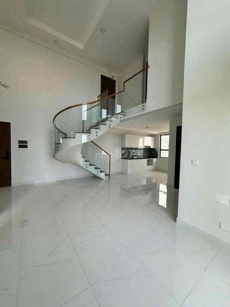 Rent the apartment. 3 bedrooms. The pegasite2 14 million a month.