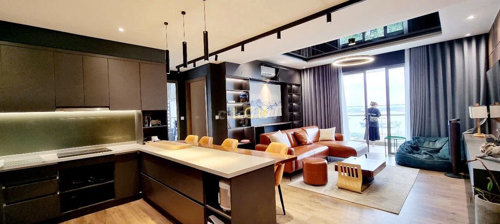 -sky89 rented three bedrooms. - Two hundred and twenty-two feet of high-level furniture.