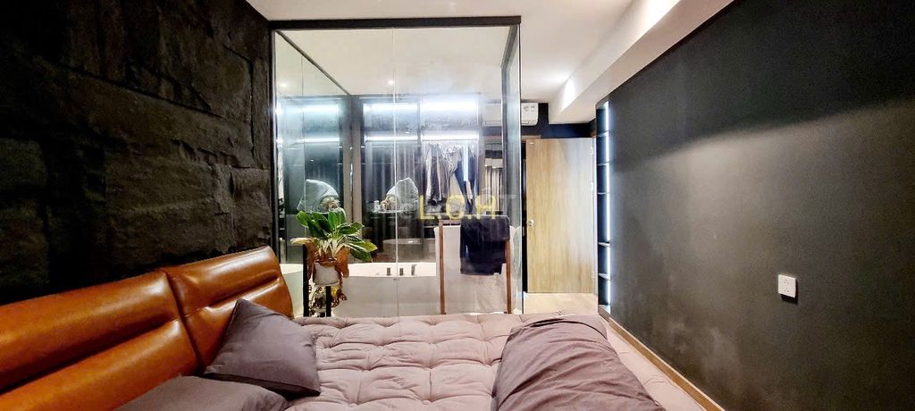 -sky89 rented three bedrooms. - Two hundred and twenty-two feet of high-level furniture.