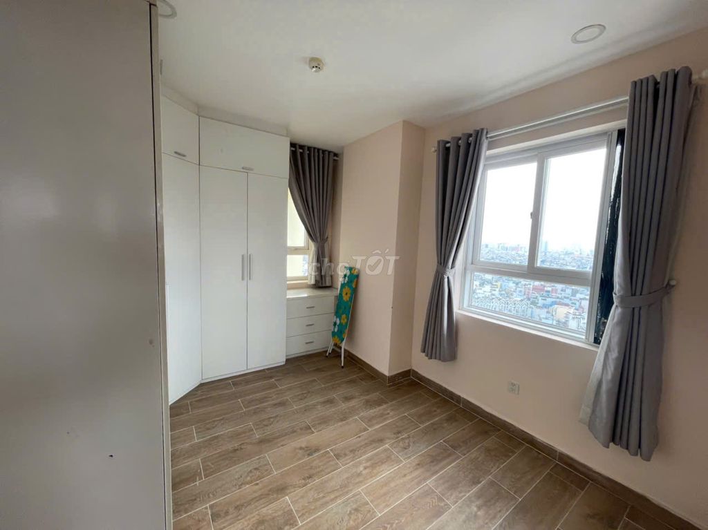 Sunny Plaza 2 bedrooms=14 million, 3 bedrooms=17 million - a nice full interior, there's a car.