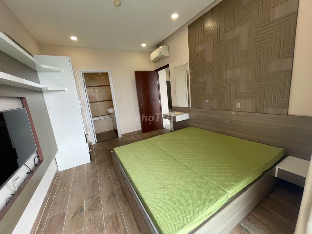 Sunny Plaza 2 bedrooms=14 million, 3 bedrooms=17 million - a nice full interior, there's a car.