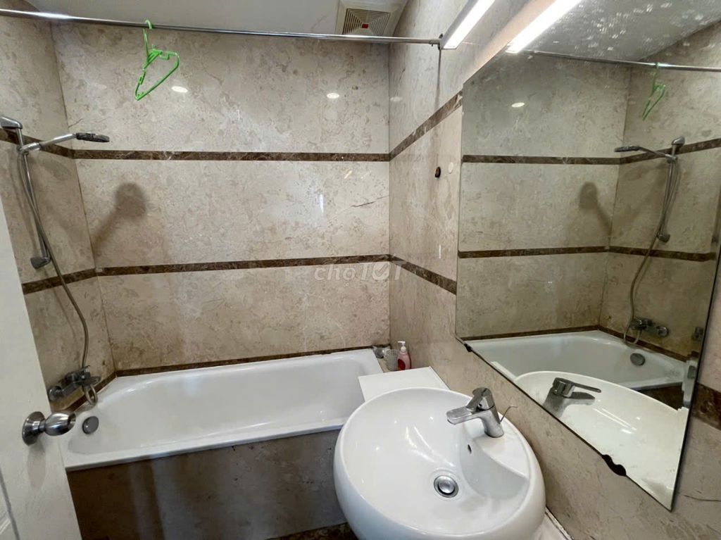 Sunny Plaza 2 bedrooms=14 million, 3 bedrooms=17 million - a nice full interior, there's a car.