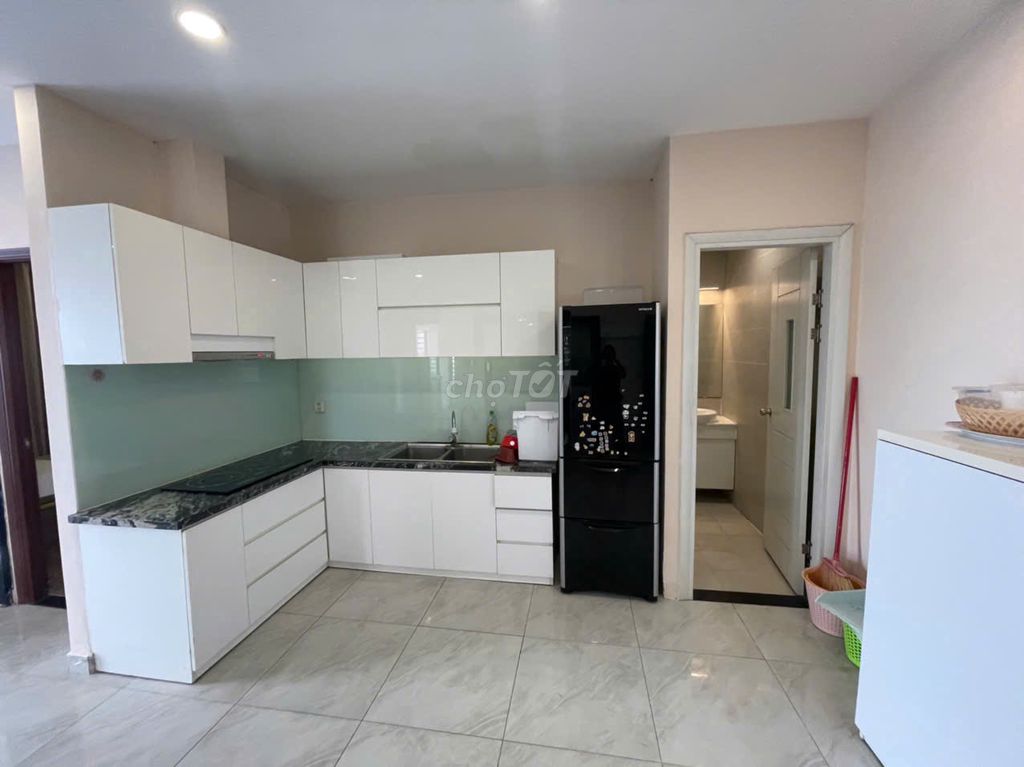 Sunny Plaza 2 bedrooms=14 million, 3 bedrooms=17 million - a nice full interior, there's a car.