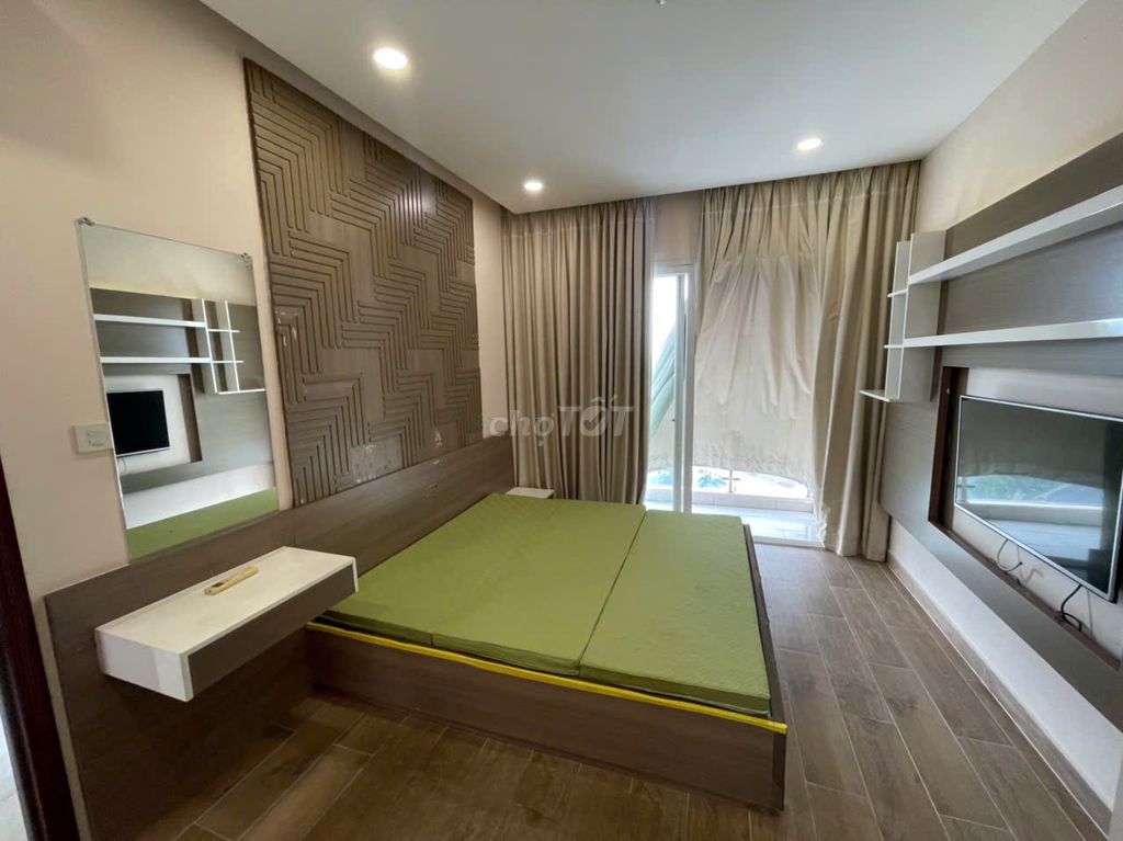 Sunny Plaza 2 bedrooms=14 million, 3 bedrooms=17 million - a nice full interior, there's a car.