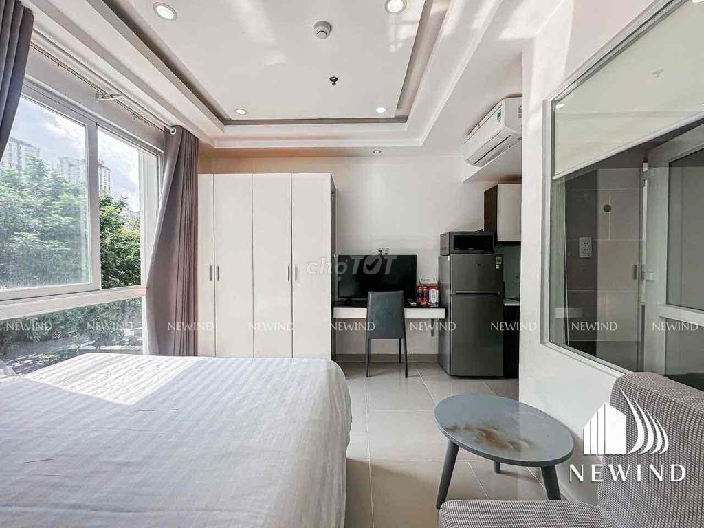 A free pool, gym, room service.