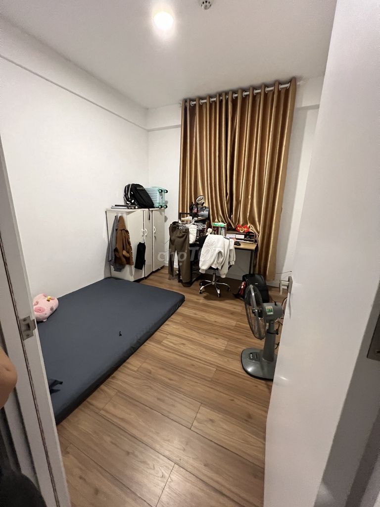 Get a room for women in Ricca apartments.