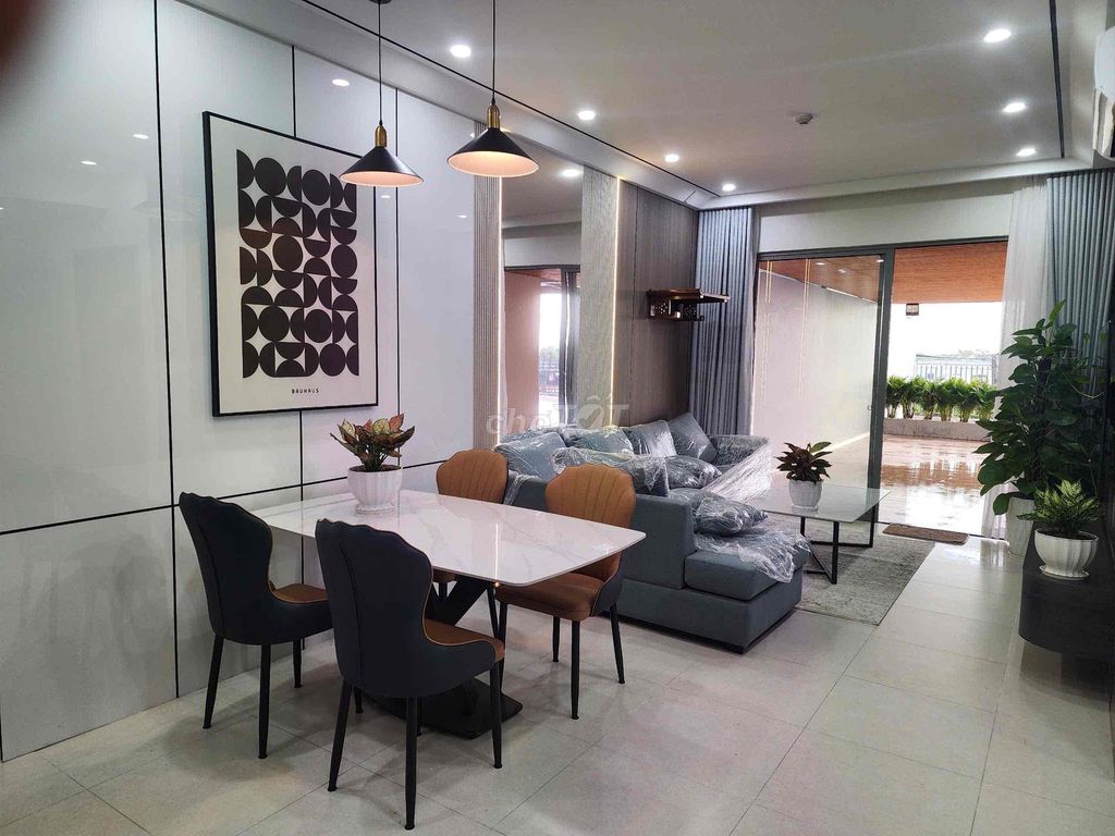 We'll rent 3rd bedroom with 170 meters of gardening. The rent is only $1.7 million a month.