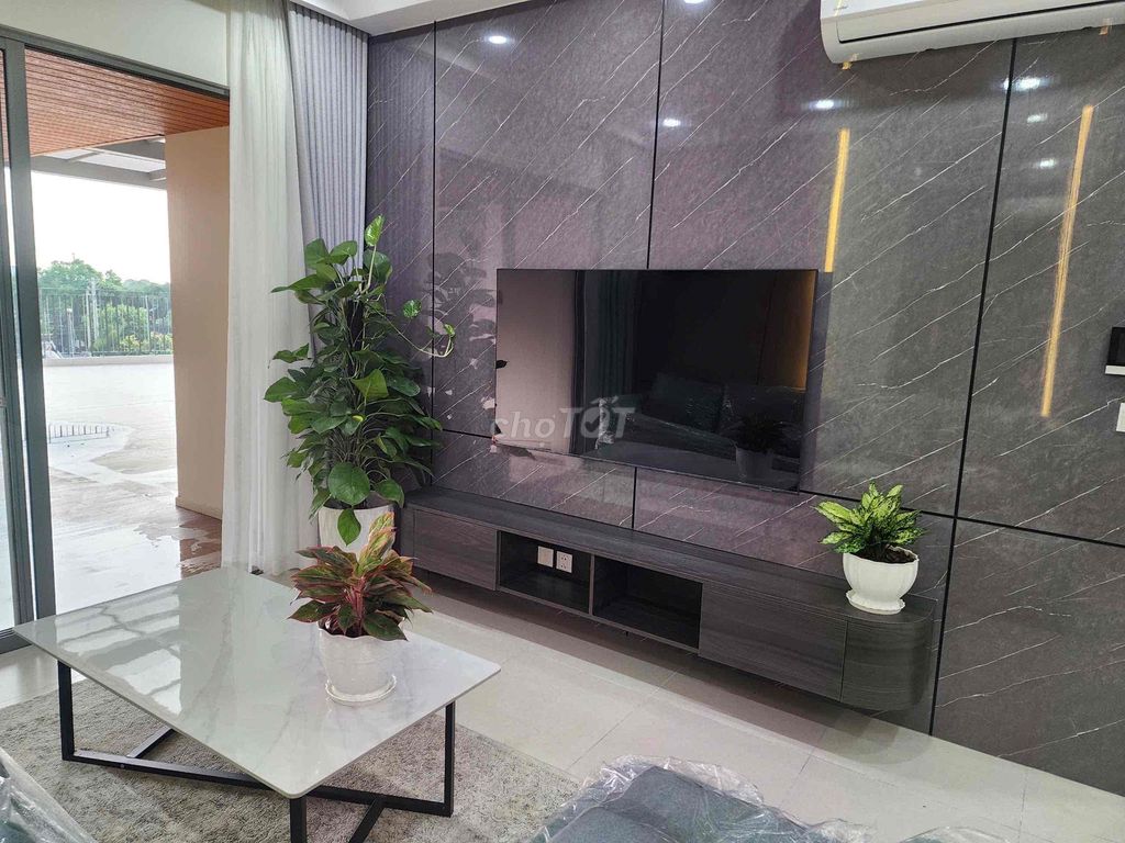 We'll rent 3rd bedroom with 170 meters of gardening. The rent is only $1.7 million a month.