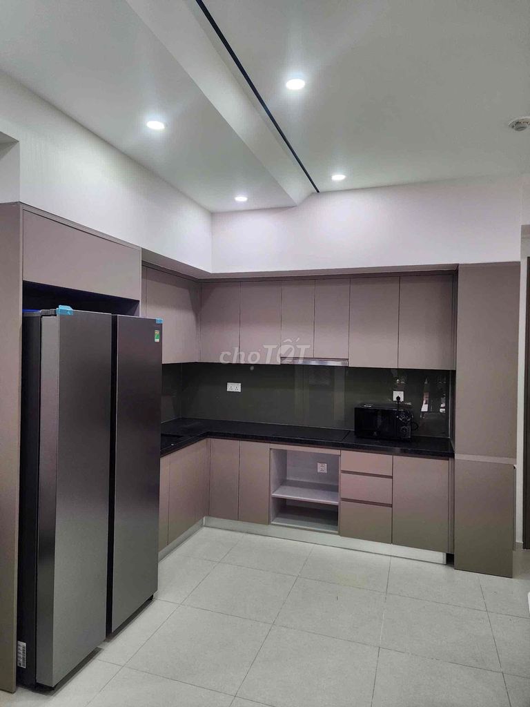 We'll rent 3rd bedroom with 170 meters of gardening. The rent is only $1.7 million a month.