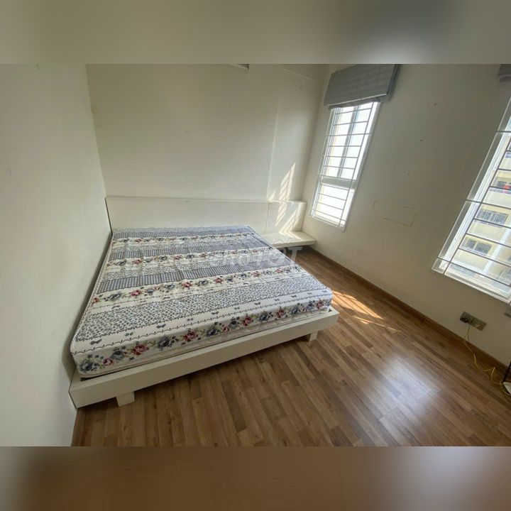To rent 80 meters. Just 9 million editions of Eratown. 7th District.