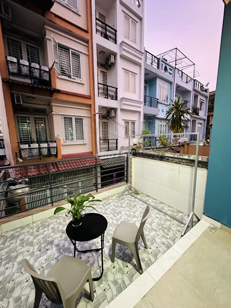 Rent a two-size balconies at the back of the University of Cs3.