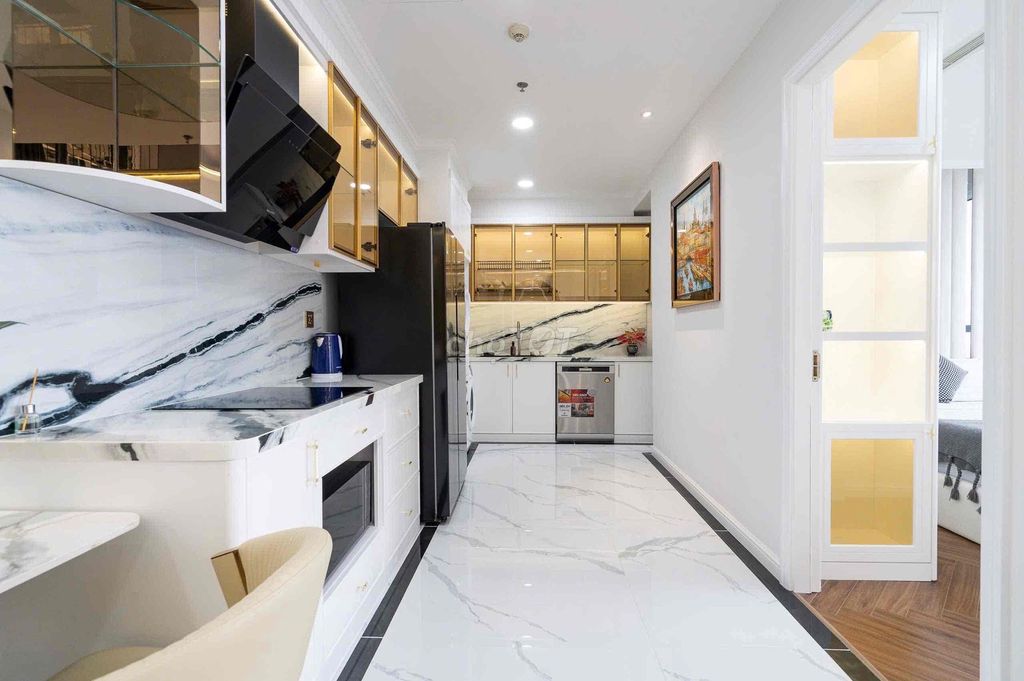 He rents his Laomes apartment. One bedroom to four great, exclusive bedrooms.