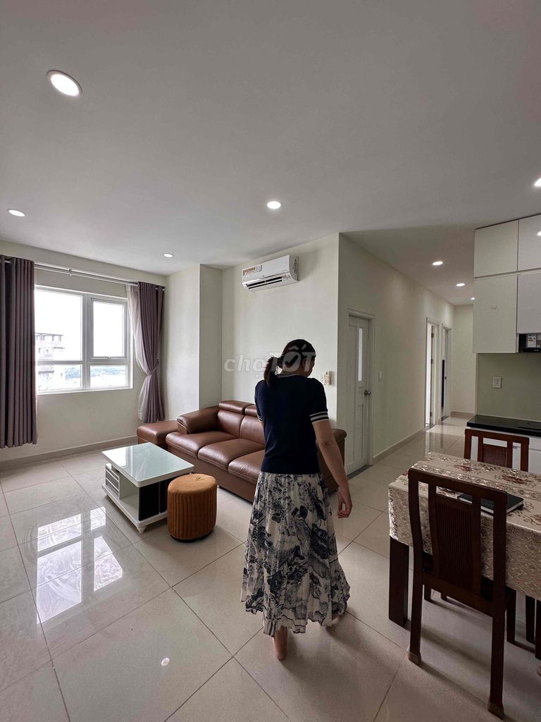 Rent it right in Topaz Elite apartment 3 bedroom 2 full toilets only 15 million
