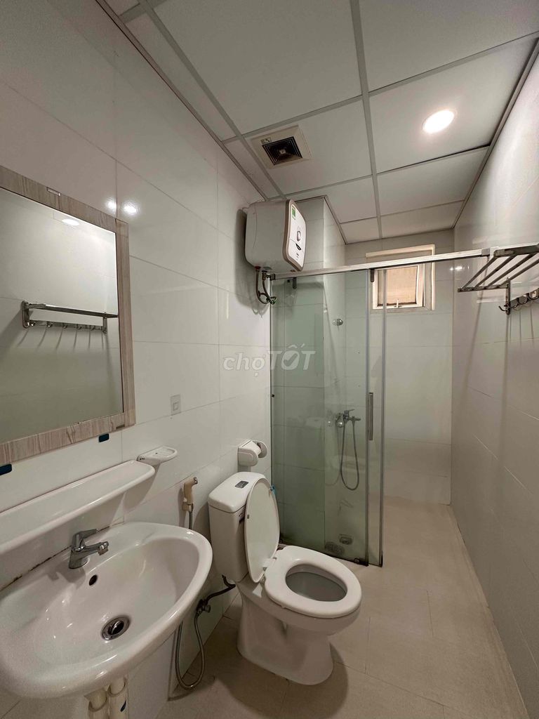 Rent it right in Topaz Elite apartment 3 bedroom 2 full toilets only 15 million