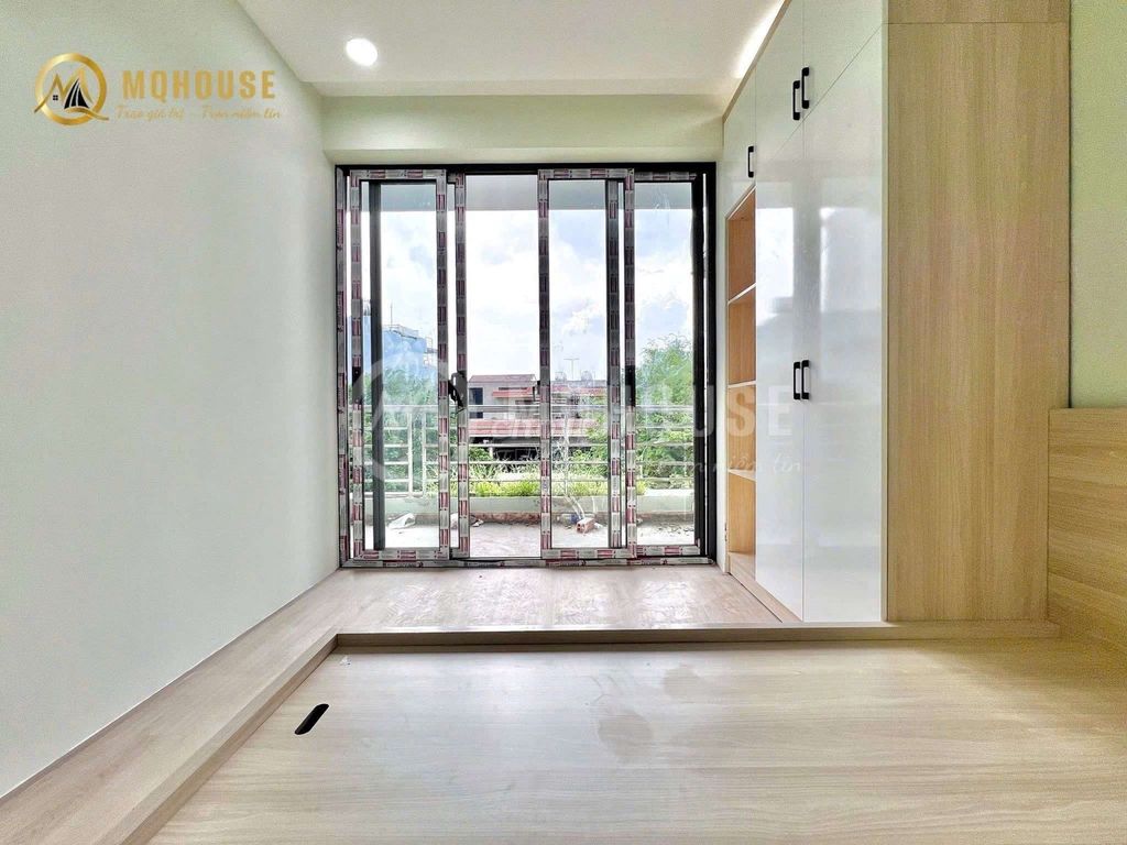 A new Bancony Bedroom -- just Phan Đăng Lưu, Bình Thạnh, for a long lease.