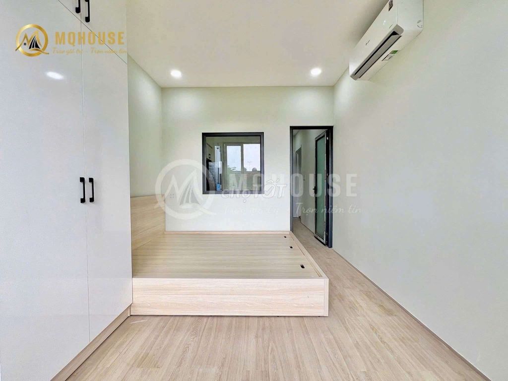 A new Bancony Bedroom -- just Phan Đăng Lưu, Bình Thạnh, for a long lease.