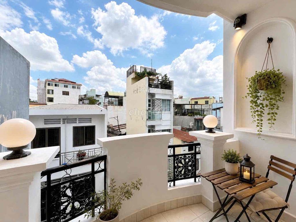 The new mini apartment is 100% in the center of Phú Nhuận.