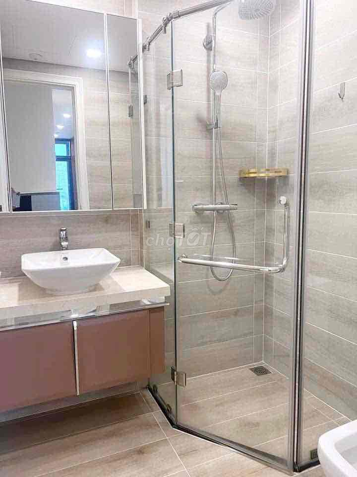 Three room view landmark 81 only 40 million a month-- Full-class furniture, into