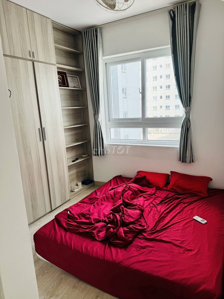 3 bedroom 2 Topaz Home apartment room 2 - 8 million cool corners