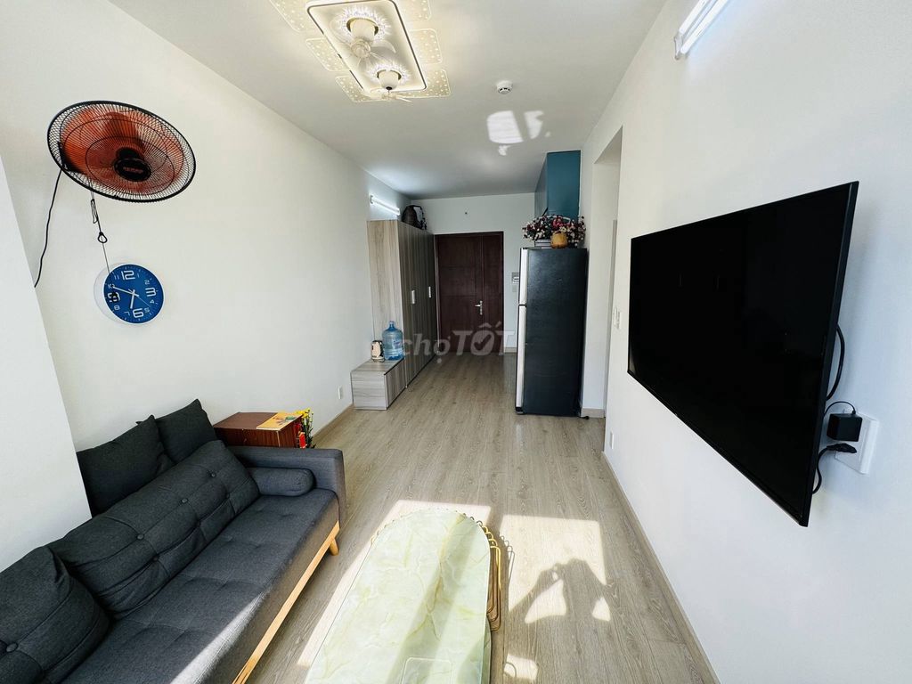 3 bedroom 2 Topaz Home apartment room 2 - 8 million cool corners