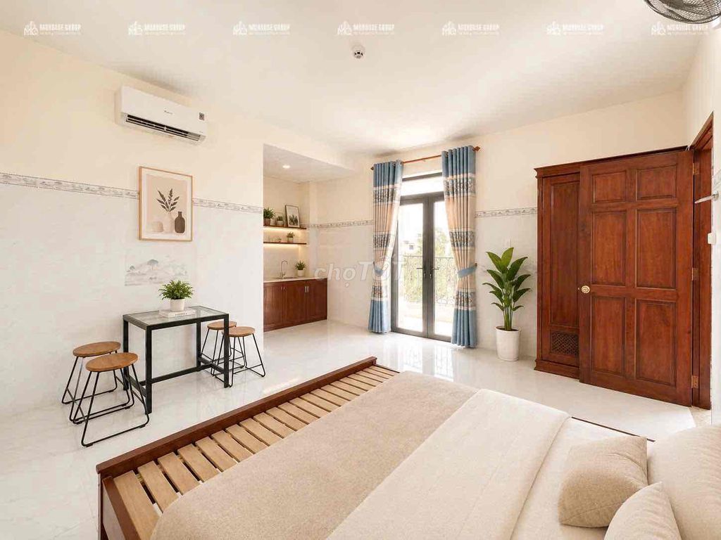 Mi-Ni-Khwan's Home is 100% new balcony right at Tân Sơn Nhì.