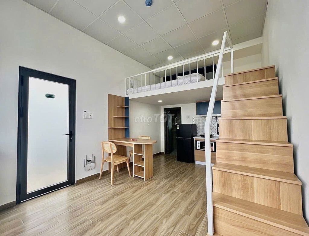 Duprix's Royal Courthouse has a free weekly life-saving facility.
