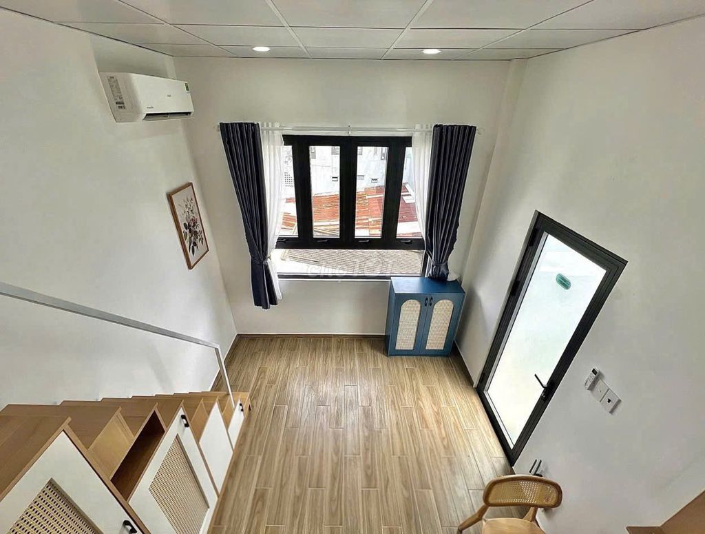 Duprix's Royal Courthouse has a free weekly life-saving facility.