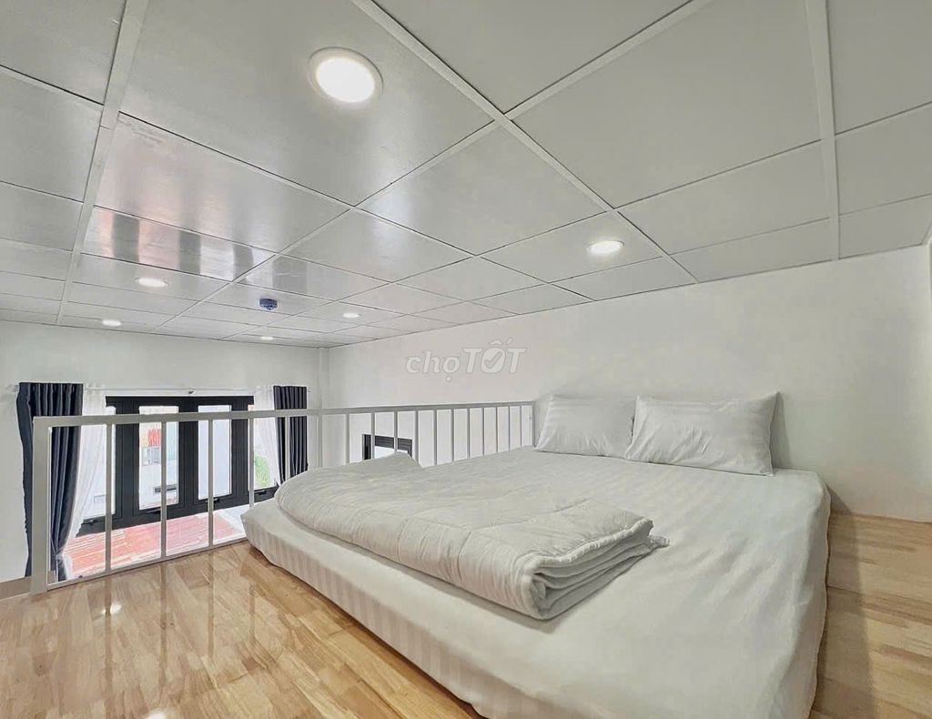 Duprix's Royal Courthouse has a free weekly life-saving facility.