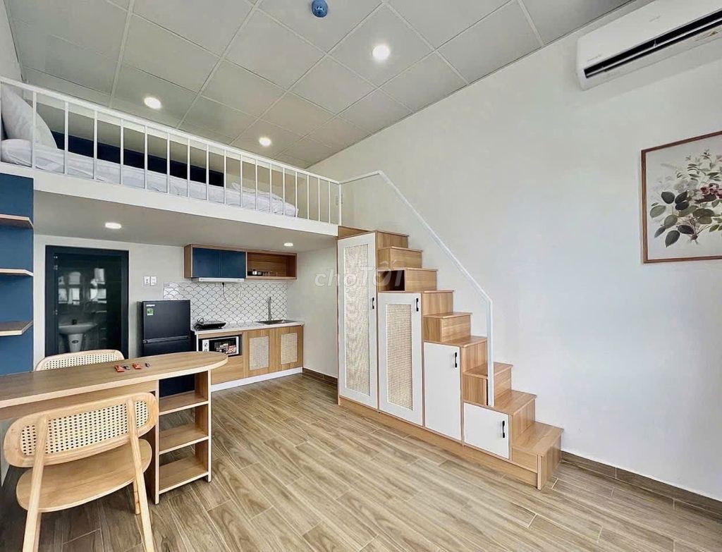 Duprix's Royal Courthouse has a free weekly life-saving facility.