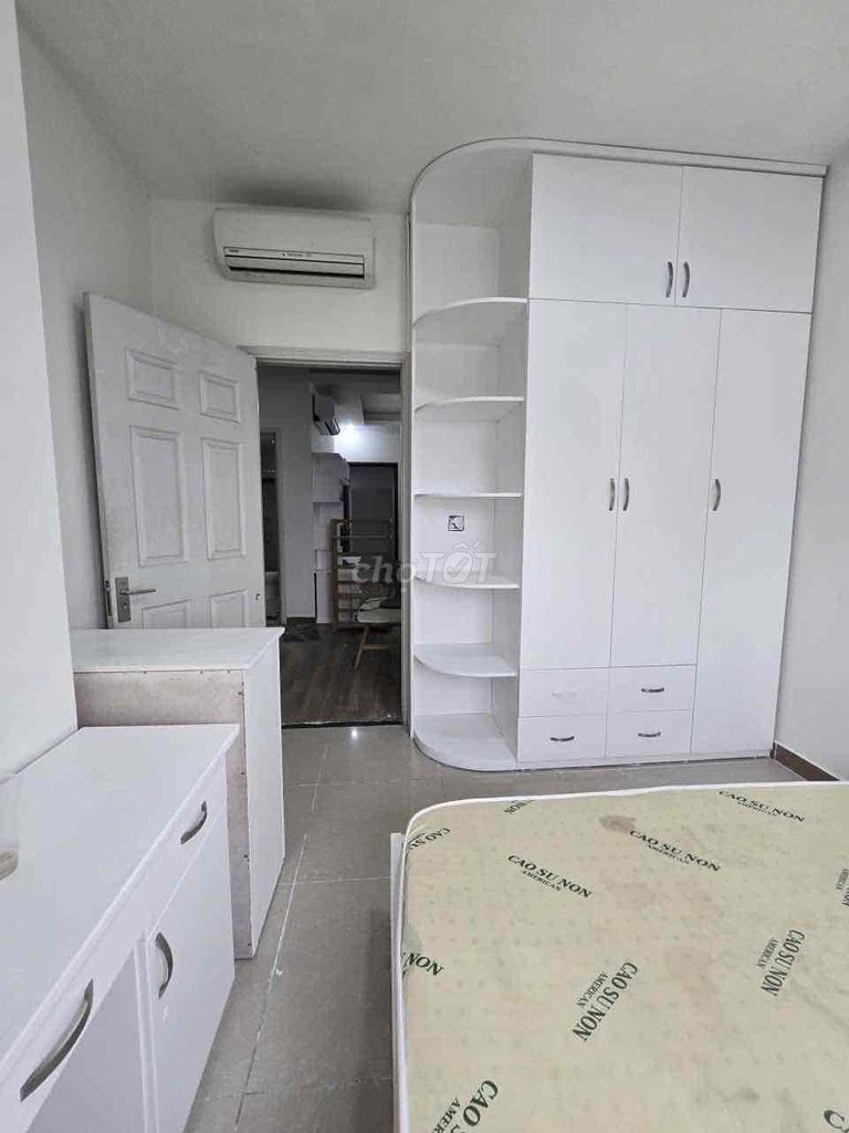3 rooms, full furniture for rent 11 million in Era Town District 7